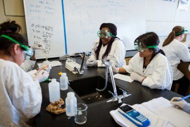 QCC students work in Biology lab