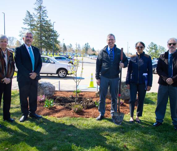 (from left) Interim VP of Academic Affairs Kathy Rentsch, QCC President Dr. Luis Pedraja, Dean of the School of Math & Science Ben Benton, Professor of Environmental/Physical Science/Coordinator of Liberal Arts-Environmental Science Option Anita Soracco and Professor of Environmental/Physical Science Mark Duvall