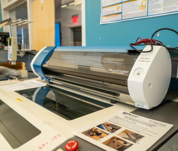 Laser cutter machine in the fab lab