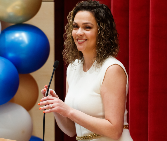 Jessica Mandes Headshot