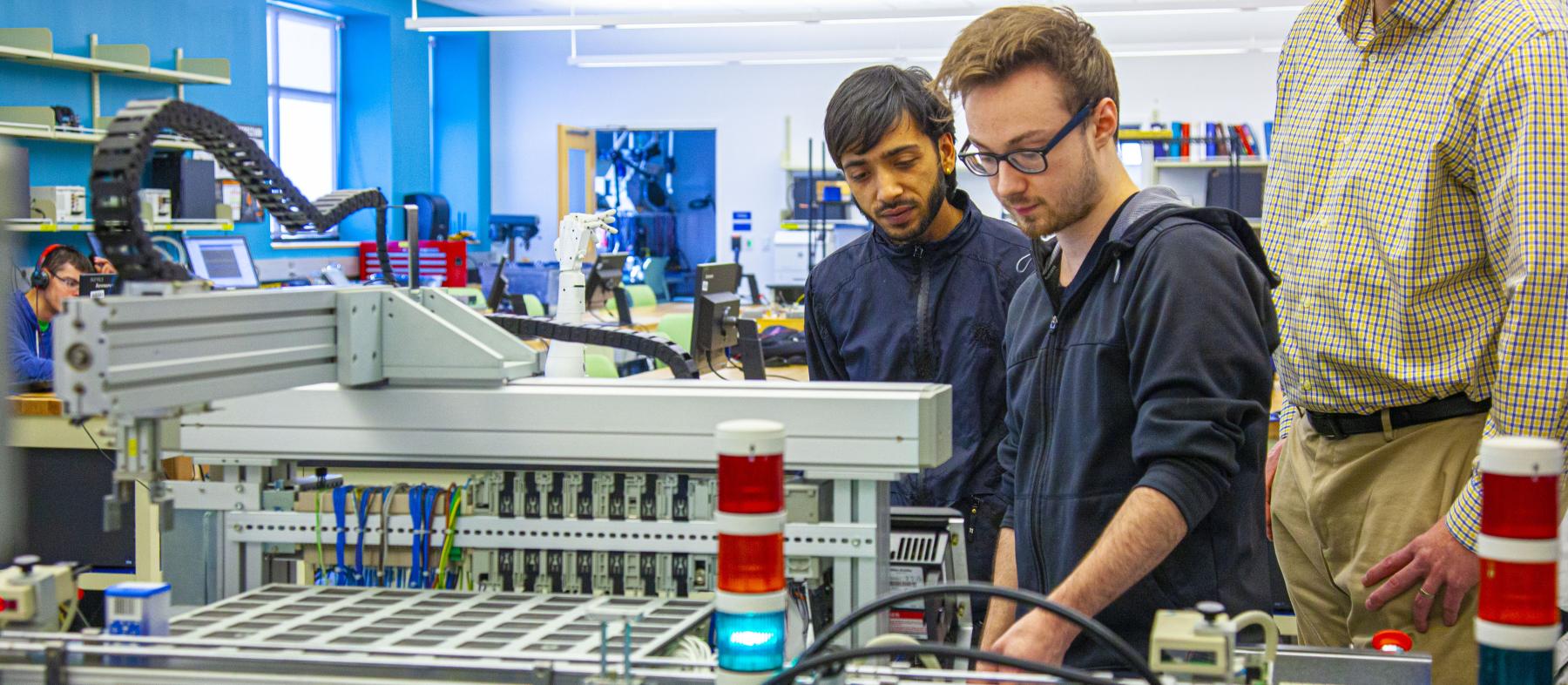 Students in a manufacturing lab