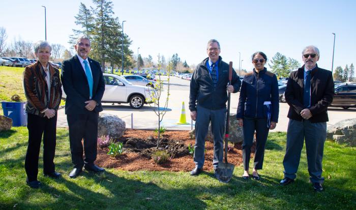From left: Interim VP of Academic Affairs Kathy Rentsch, QCC President Dr. Luis Pedraja, Dean of the School of Math & Science Ben Benton, Professor of Environmental/Physical Science/Coordinator of Liberal Arts-Environmental Science Option Anita Soracco and Professor of Environmental/Physical Science Mark Duvall From left: Interim VP of Academic Affairs Kathy Rentsch, QCC President Dr. Luis Pedraja, Dean of the School of Math & Science Ben Benton, Professor of Environmental/Physical Science/Coordinator of Liberal Arts-Environmental Science Option Anita Soracco and Professor of Environmental/Physical Science Mark Duvall