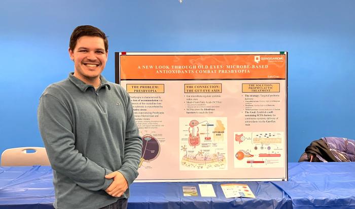 Luis Cruz shared research on the gut-eye axis at the Commonwealth Honors Showcase.