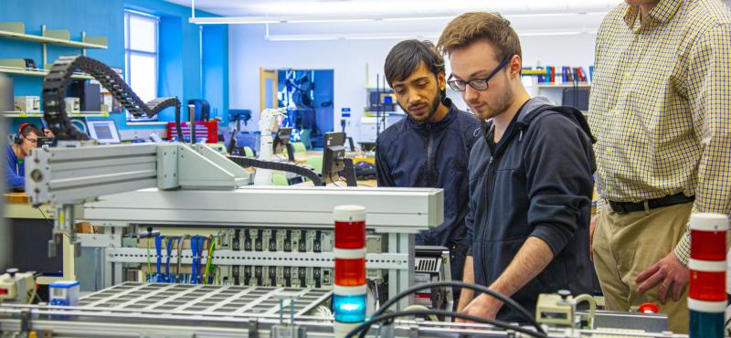 Students in a manufacturing lab